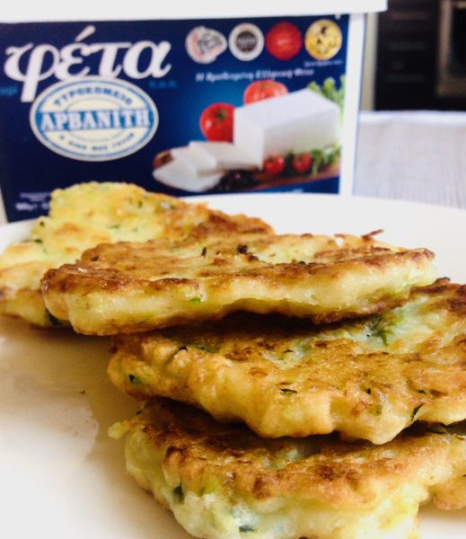 placki z cukinii z serem feta