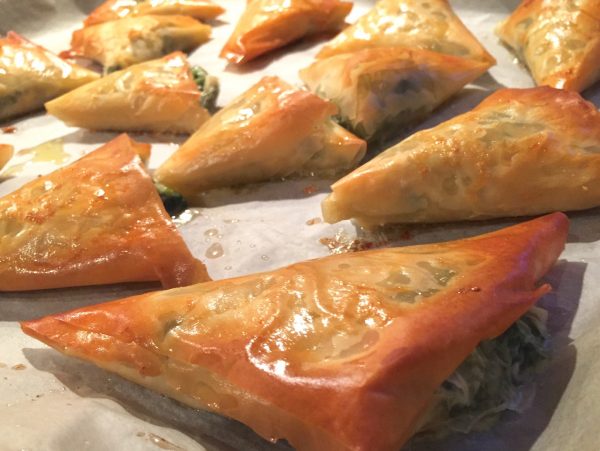 spanakopita greckie pierożki ze szpinakiem i fetą