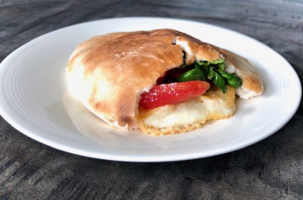 pita z halloumi na ciepło, oliwowo